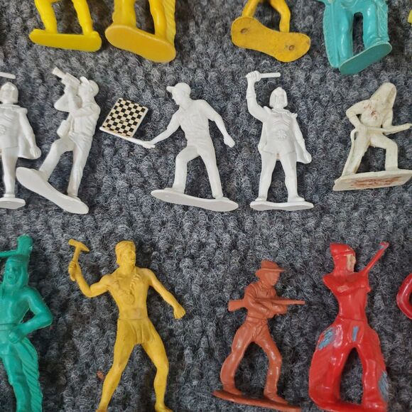 Vtg Toy Figure Lot Marx MPC PP 1960s 1970s Rubber Plastic Yellow White Brown Blu - Picture 5 of 10